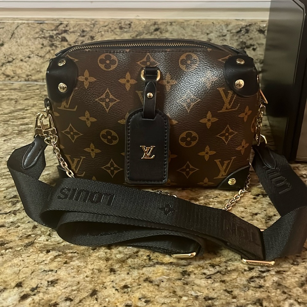 Leather crossbody with gold optional chain 8 long 6 high 3 deep